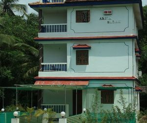 White Pearls Deluxe Guesthouse Morjim India