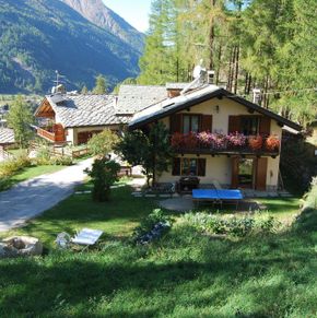 NearBy Hotel