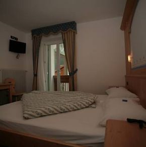 NearBy Hotel