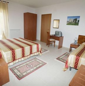 NearBy Hotel