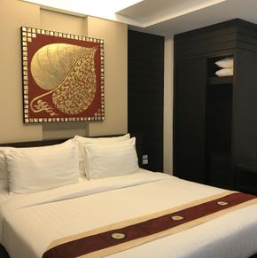 NearBy Hotel