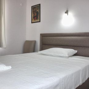 NearBy Hotel