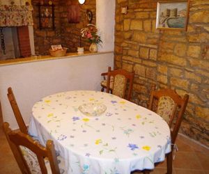 Vintage Holiday Home in Rakalj with Garden Castelnuovo dArsa Croatia