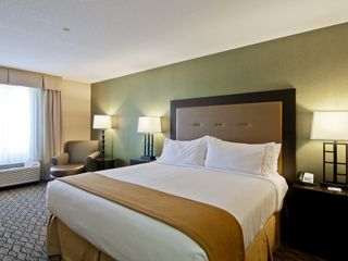 Фото отеля Holiday Inn Express Fort Saskatchewan, an IHG Hotel