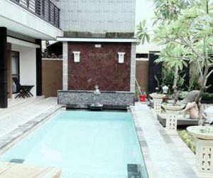 Kubu D Bukit Homestay Tuban Indonesia