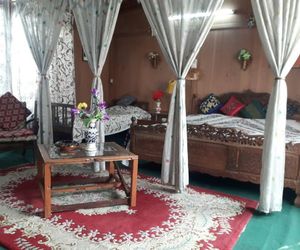 Houseboat Donoo Palace Hotel Srinagar India