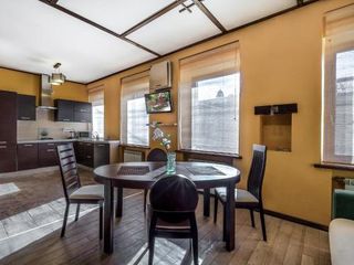 Apartment on Bolshaya Konyushennaya 4