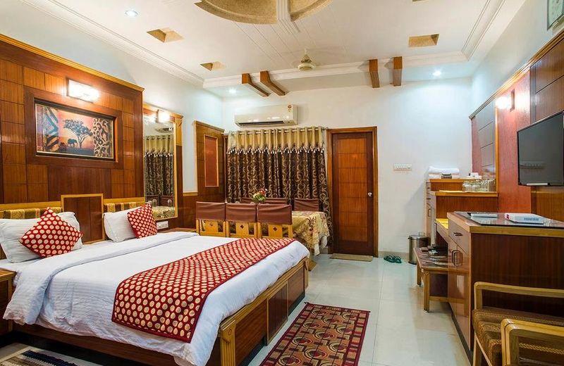 Hotel Kalinga Palace