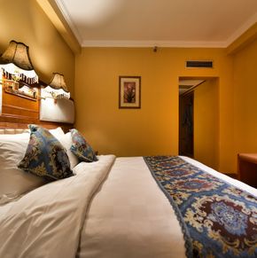 NearBy Hotel
