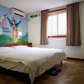 NearBy Hotel