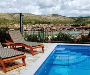 Apartmani Balan s vanjskim bazenom Trogir Croatia