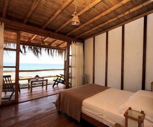 Hoja de Palma Bungalows Canoas De Punta Sal Peru