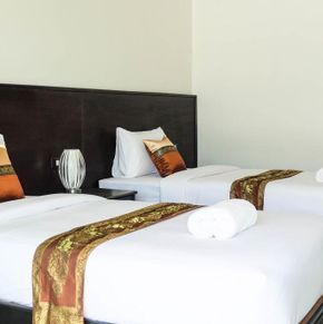 NearBy Hotel