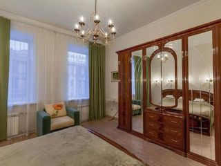 "В доме Бажанова" (ул. Марата, 4)