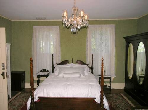Photo of Magnolia Grove Bed And Breakfast