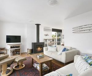 Front Beach Shack - renovated house in a quiet location Rye Australia