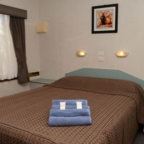 NearBy Hotel