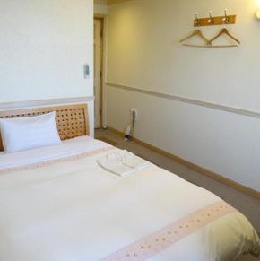 NearBy Hotel
