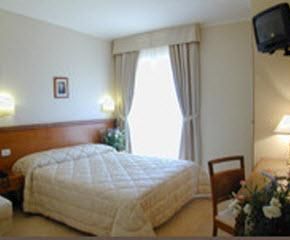 NearBy Hotel