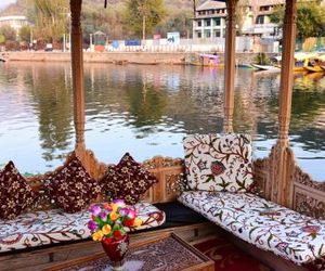 White House Group Of Houseboats Srinagar India