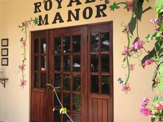 Фото отеля Royale Manor