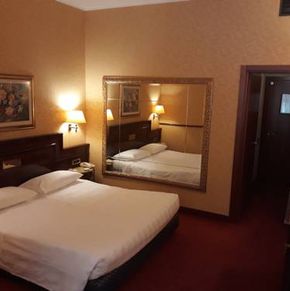 NearBy Hotel