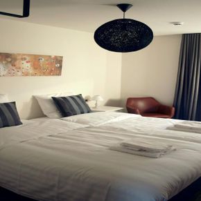 NearBy Hotel