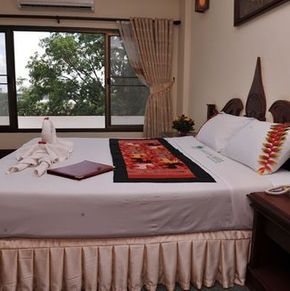 NearBy Hotel