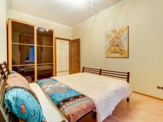 Добротная 2 к. кв. на Невском 54