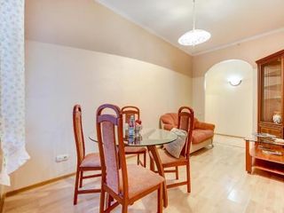 Добротная 2 к. кв. на Невском 54