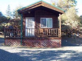 Фото отеля Lake of the Springs Camping Resort Cabin 3