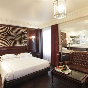 NearBy Hotel
