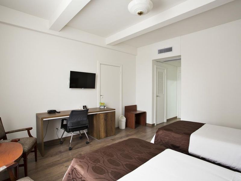 Hotel Photo 5
