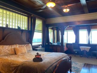 Фото отеля Hilo Bay Oceanfront Bed and Breakfast