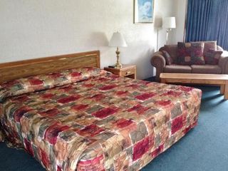 Hotel pic Days Inn & Suites by Wyndham St. Ignace Lakefront