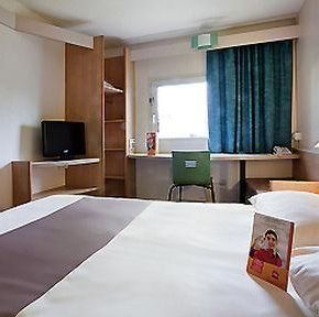 NearBy Hotel