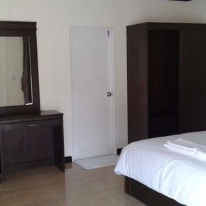 NearBy Hotel