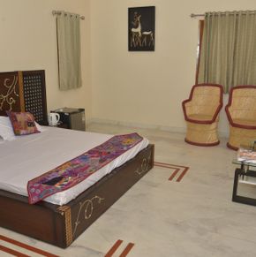 NearBy Hotel