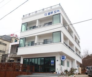 Blue Door Hostel Sokcho South Korea