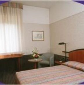 NearBy Hotel