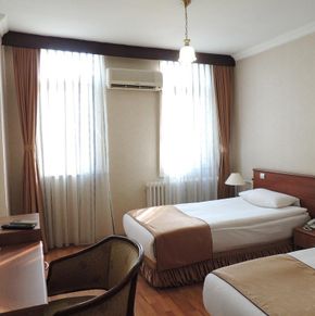 NearBy Hotel