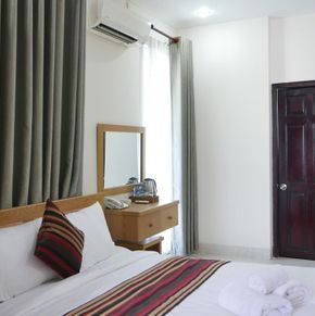 NearBy Hotel
