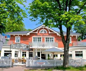 Hotel & Café Strandeck Ostseebad Prerow Germany