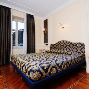 NearBy Hotel