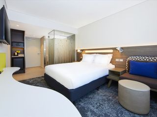 Фото отеля Holiday Inn Express Adelaide City Centre, an IHG Hotel