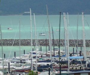 Chez-nous Two Bedroom Apartment Airlie Beach Australia