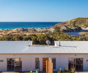 Middle River Beach House - Eastern House Stokes Bay Australia