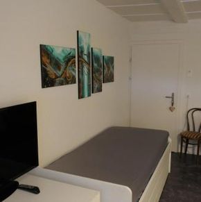 NearBy Hotel