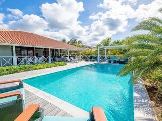 Фото отеля Luxurious Villa in Jan Thiel with Pool