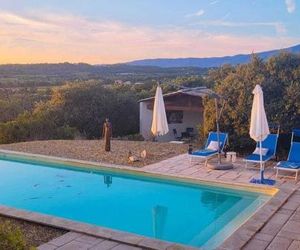 Charming Villa in Villes-sur-Auzon with Swimming Pool Villes France